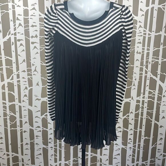 J&M Black & White Striped Sweater Sheer Pleated Back sz 42 - Picture 3 of 9